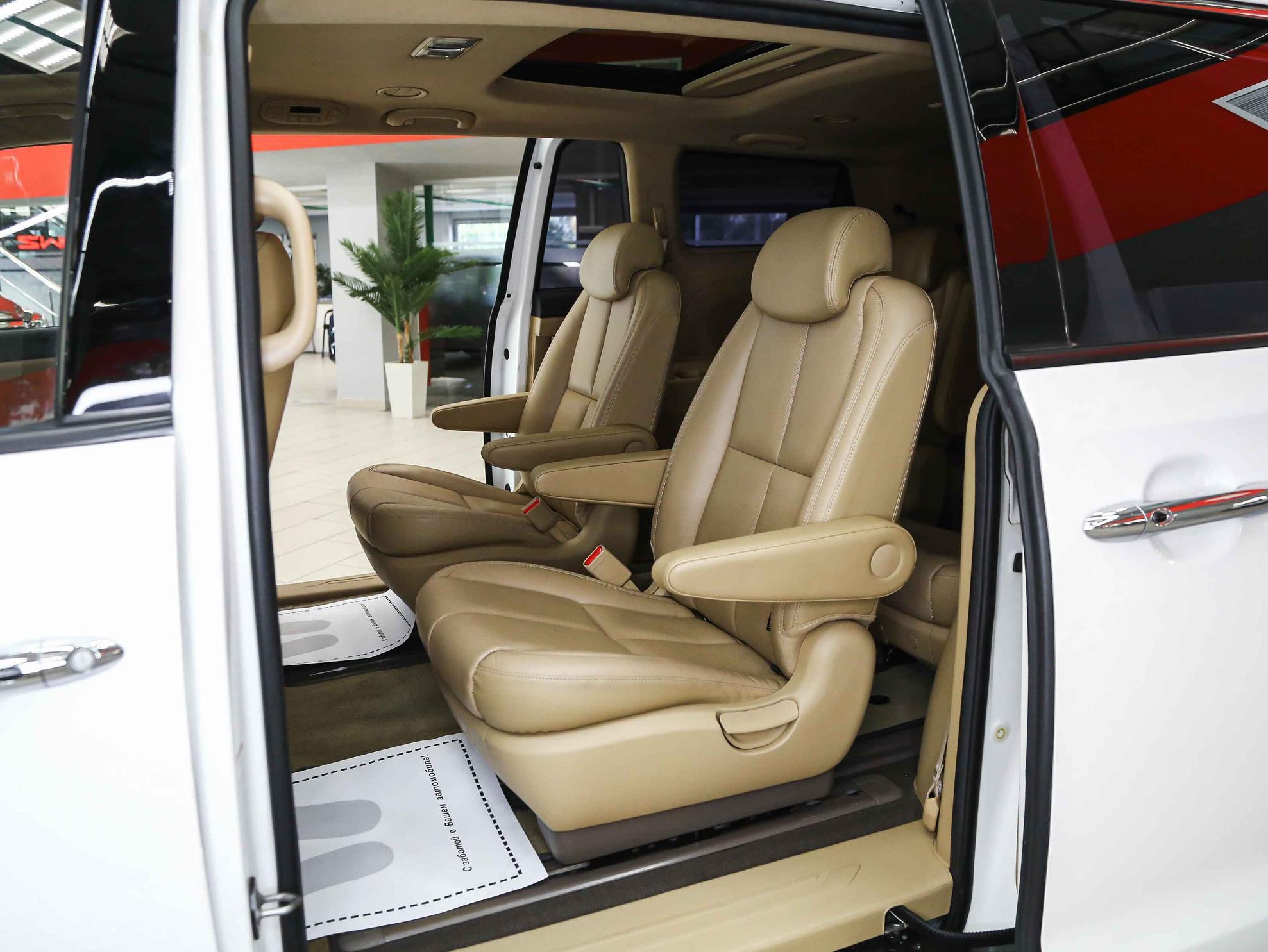 Kia Carnival 2019, белый, ДЦ Орехово