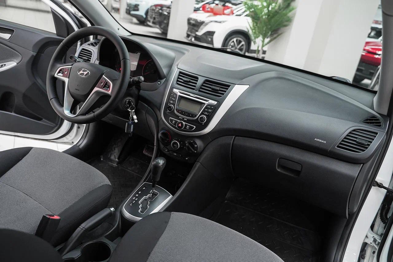 Hyundai Solaris 2012, белый, ДЦ Орехово