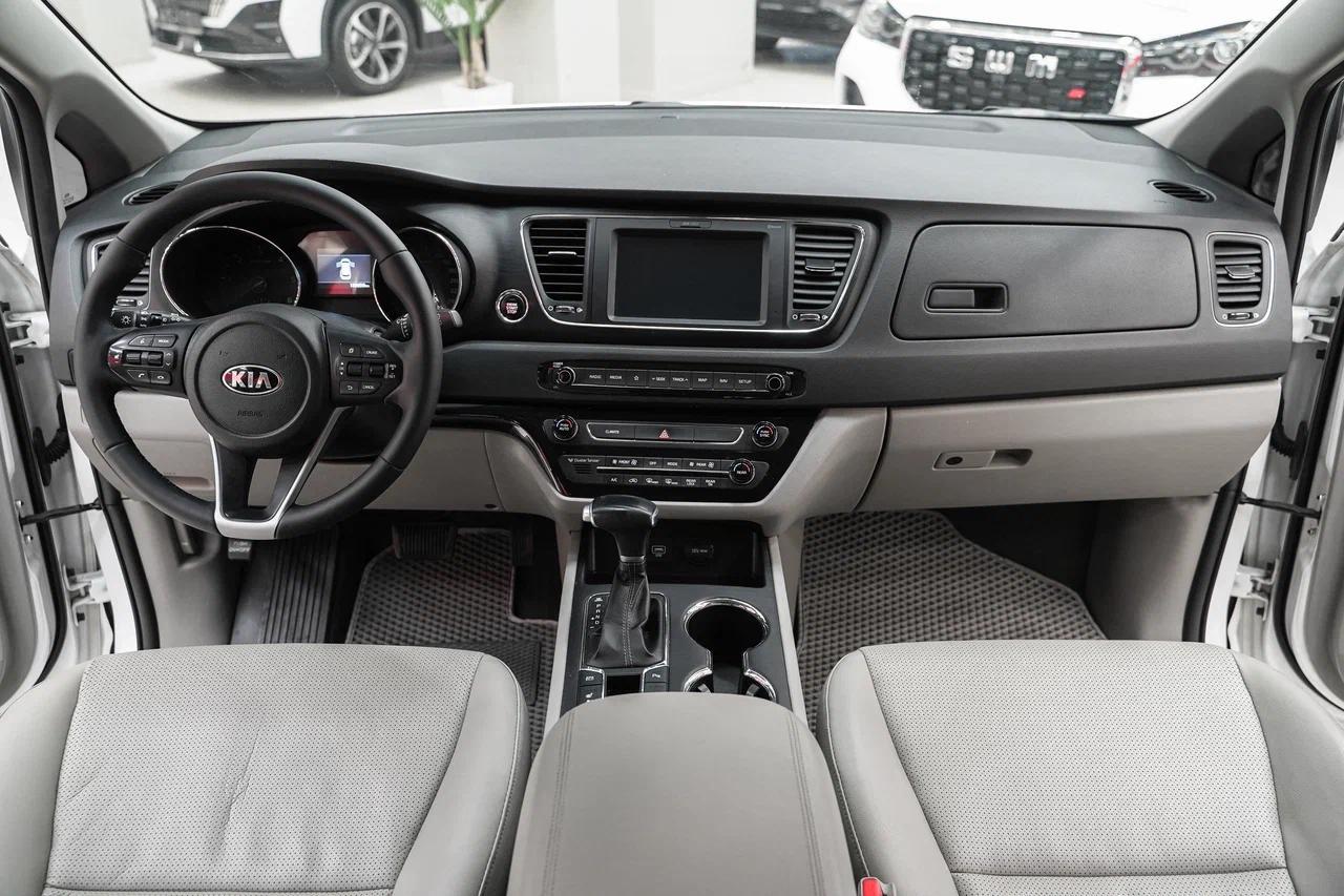 Kia Carnival 2018, белый, ДЦ Орехово
