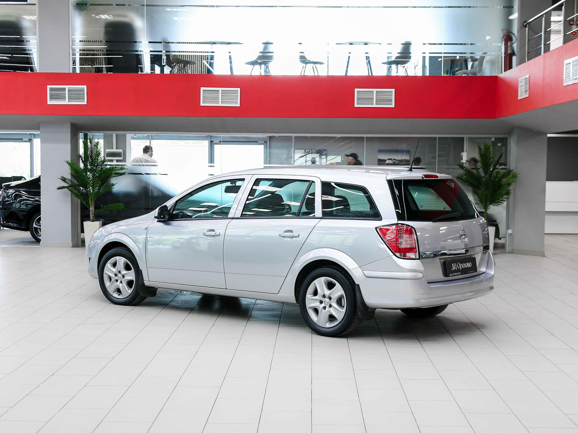 Opel Astra 2012, серый, ДЦ Орехово