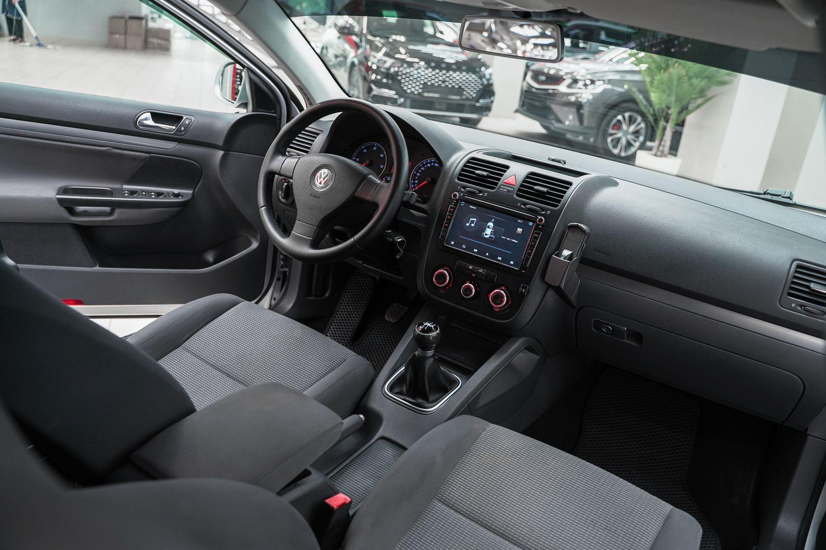 Volkswagen Golf 2009, серебряный, ДЦ Орехово