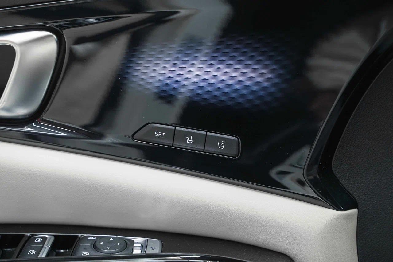 Kia Carnival 2021, белый, ДЦ Орехово