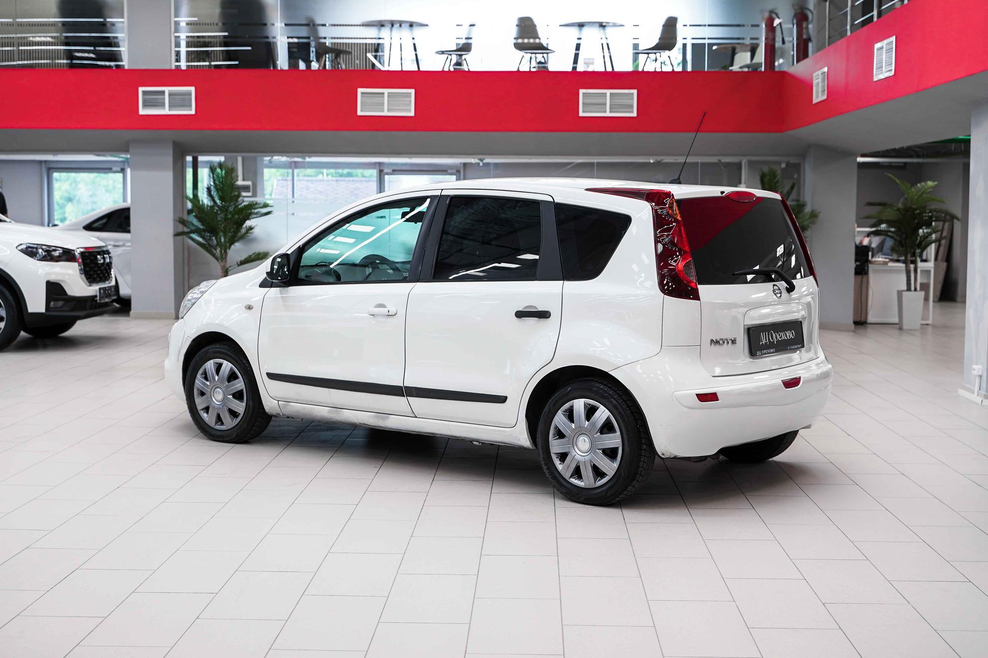 Nissan Note 2010, белый, ДЦ Орехово