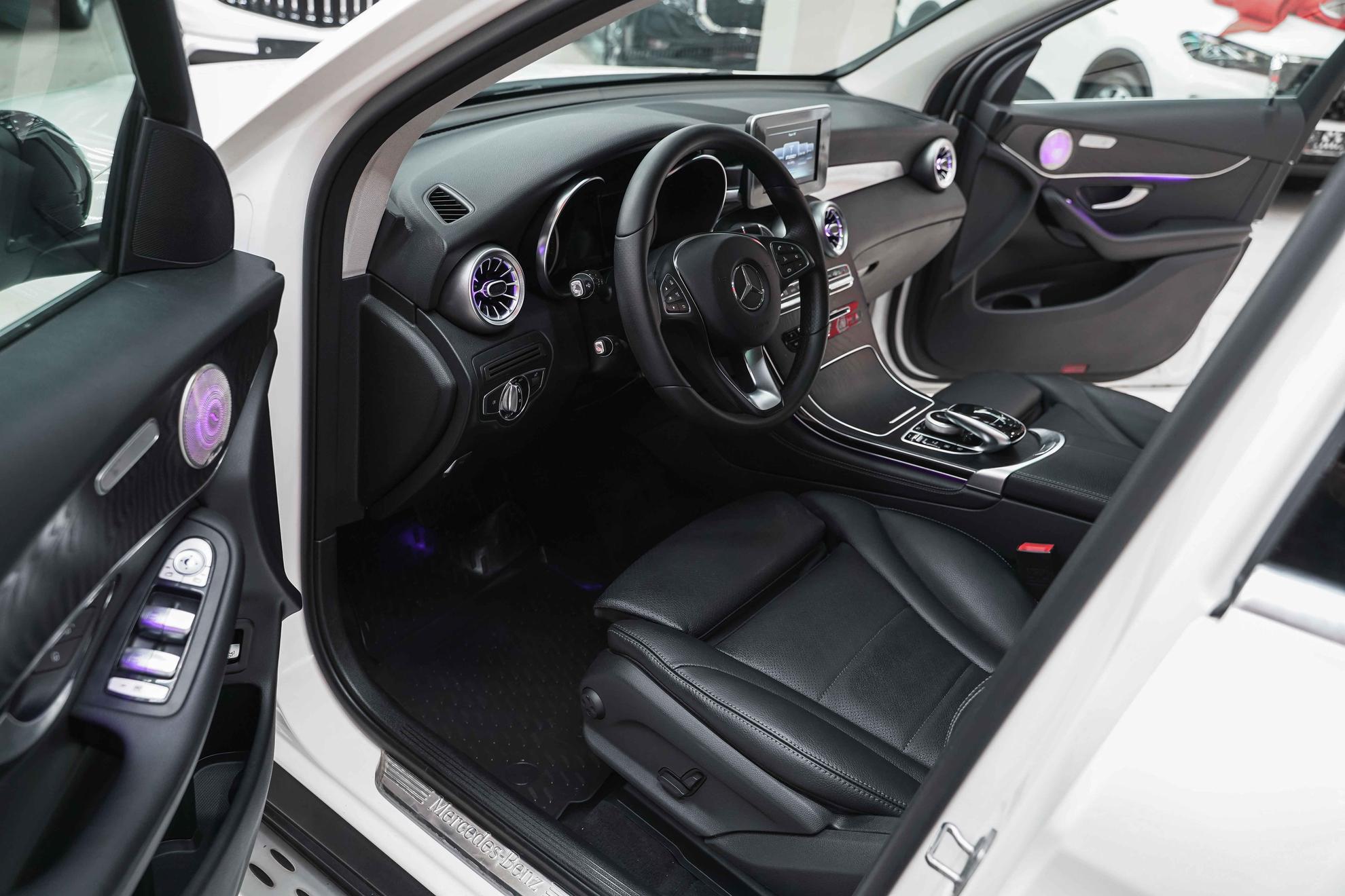 Mercedes-Benz GLC 2016, белый, ДЦ Орехово