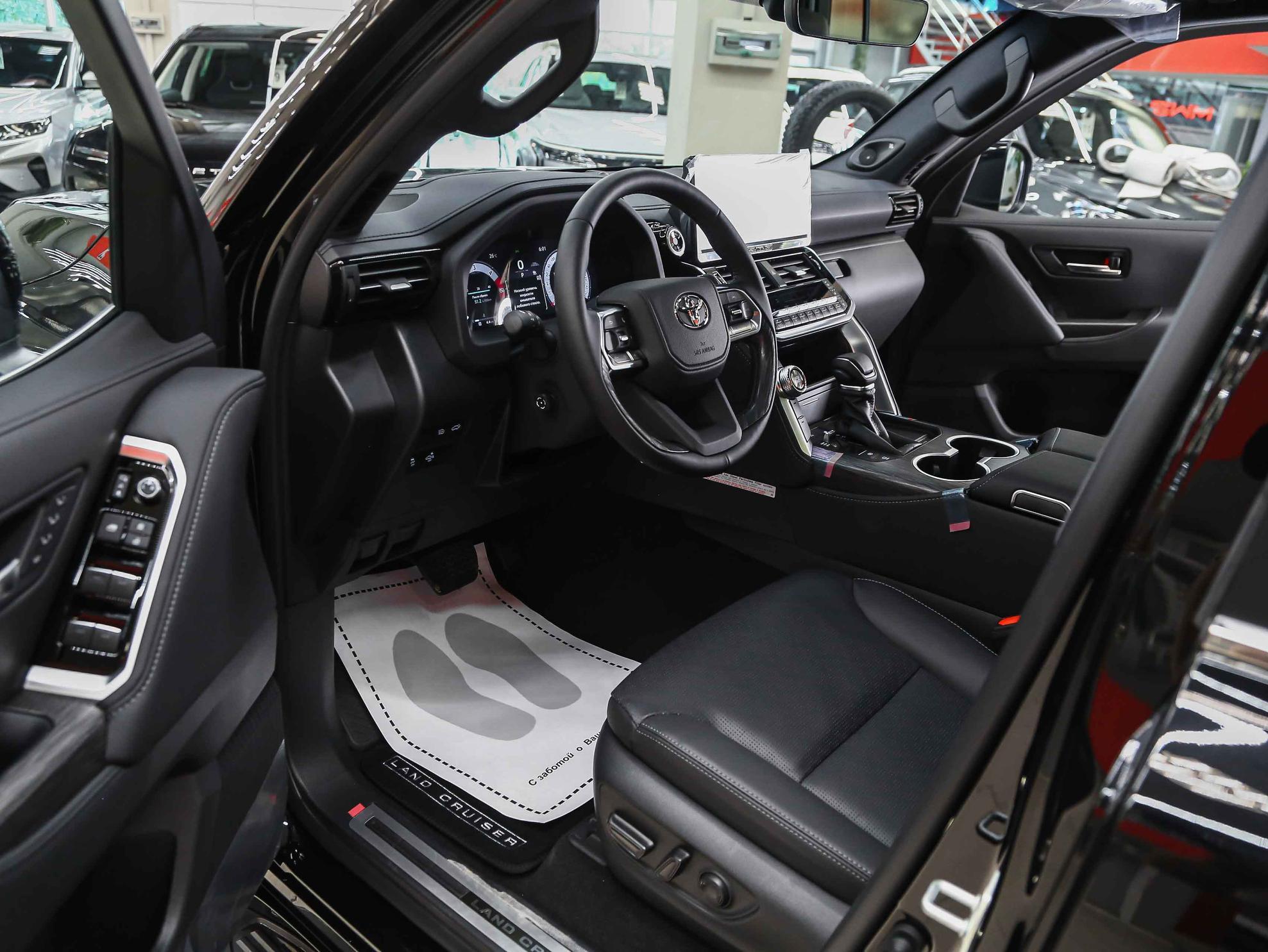 Toyota Land Cruiser 2026, черный, ДЦ Орехово