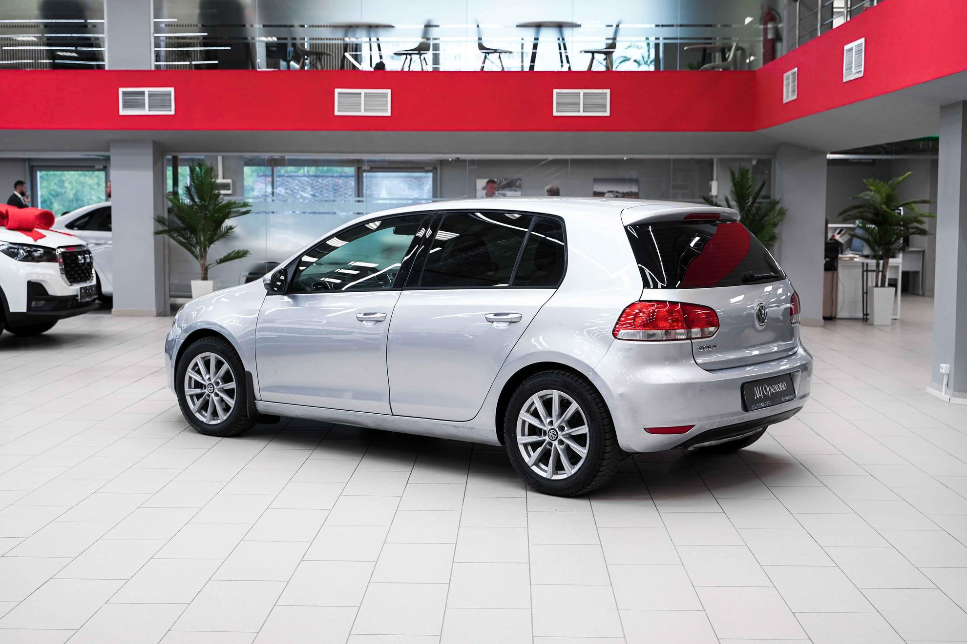 Volkswagen Golf 2012, серебряный, ДЦ Орехово