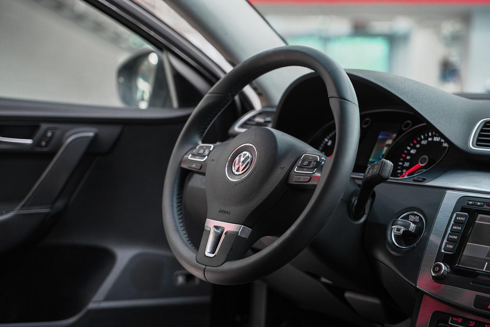 Volkswagen Passat 2011, черный, ДЦ Орехово