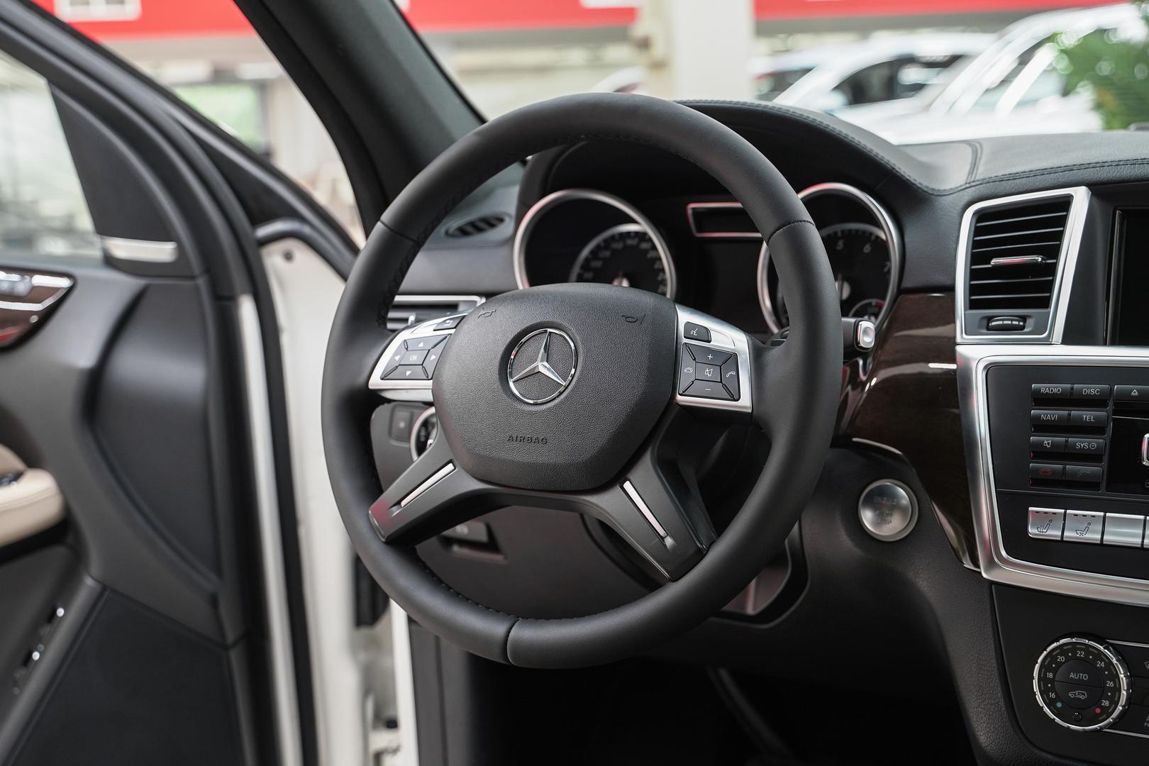 Mercedes-Benz GL-Класс 2015, белый, ДЦ Орехово
