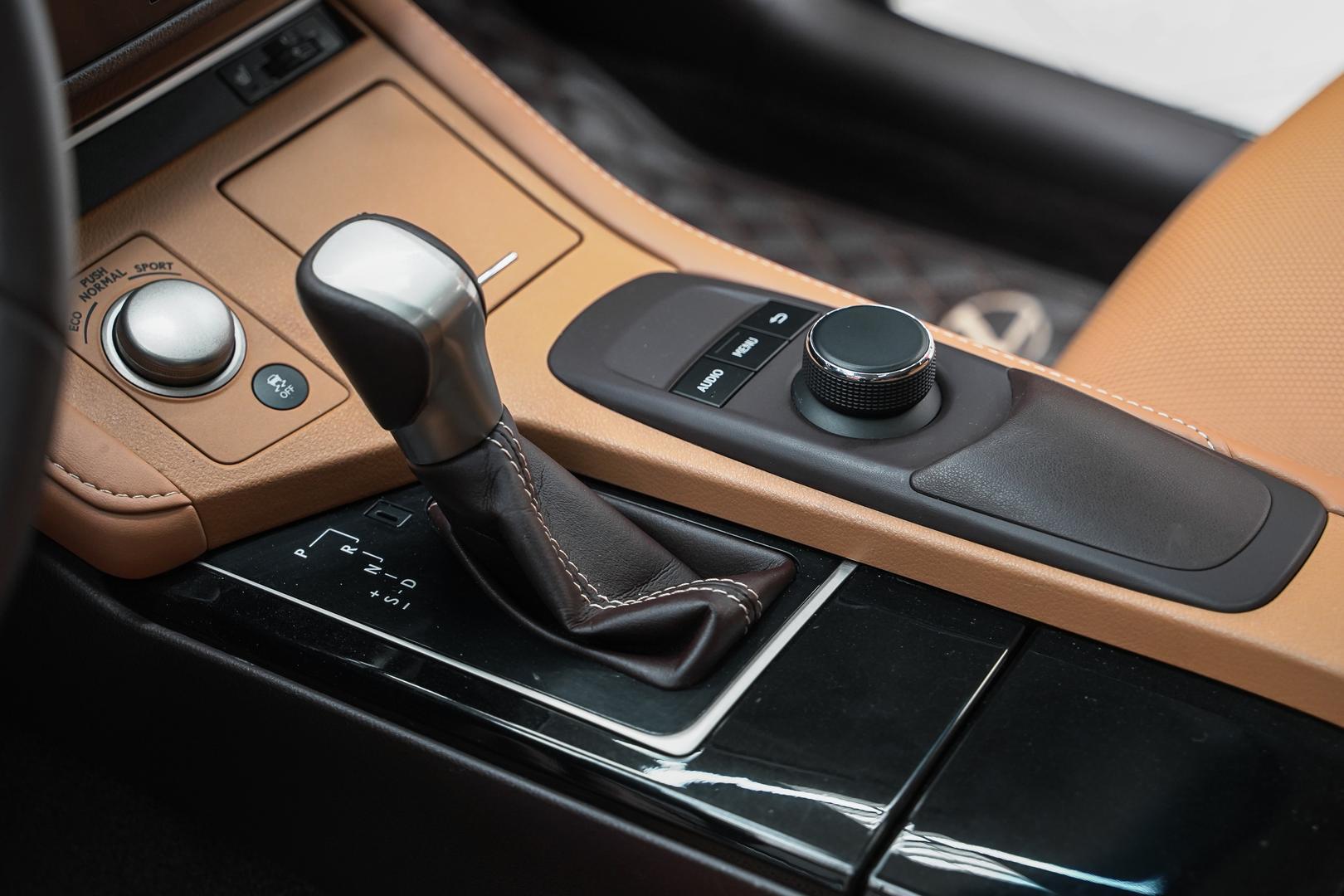Lexus ES 2017, черный, ДЦ Орехово