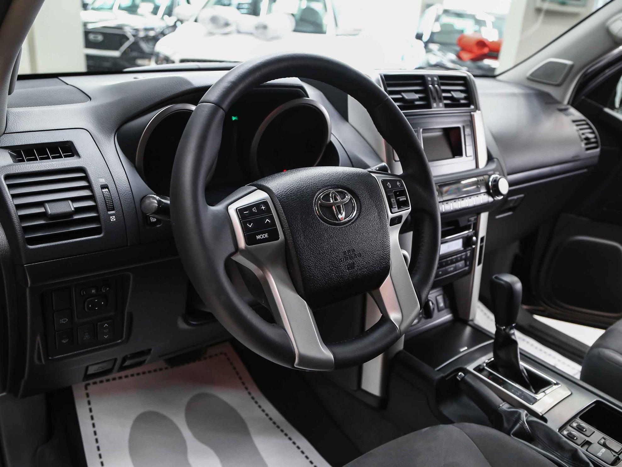 Toyota Land Cruiser Prado 2011, серый, ДЦ Орехово