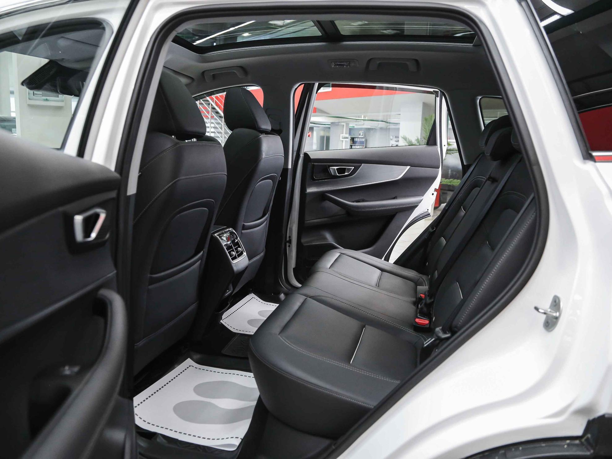 Chery Tiggo 7 Pro Plug-in Hybrid 2023, белый, ДЦ Орехово