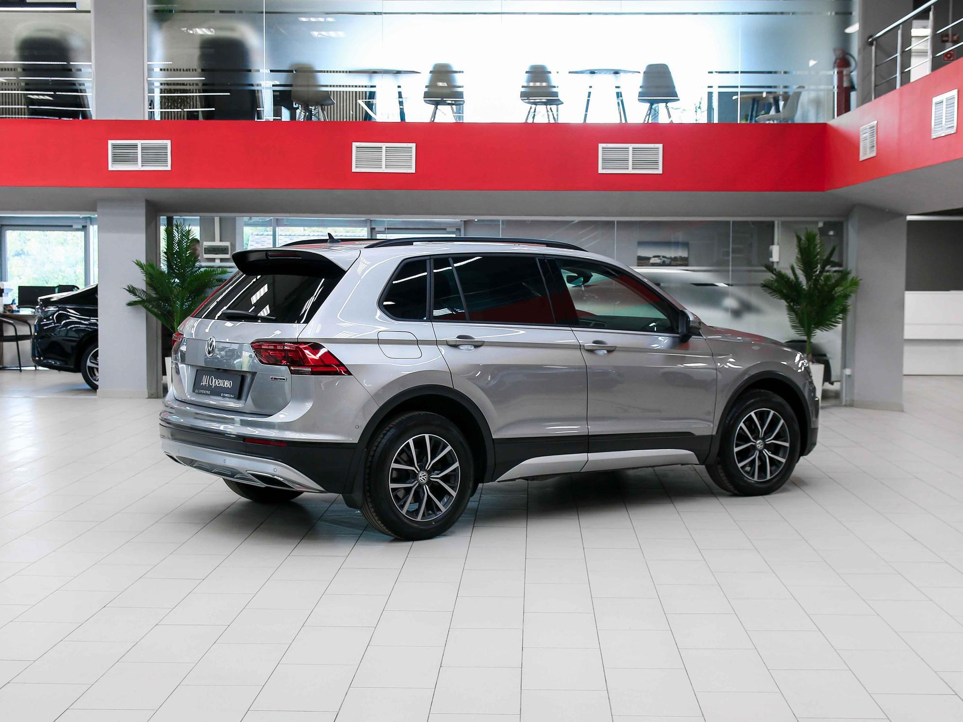 Volkswagen Tiguan 2020, серый, ДЦ Орехово