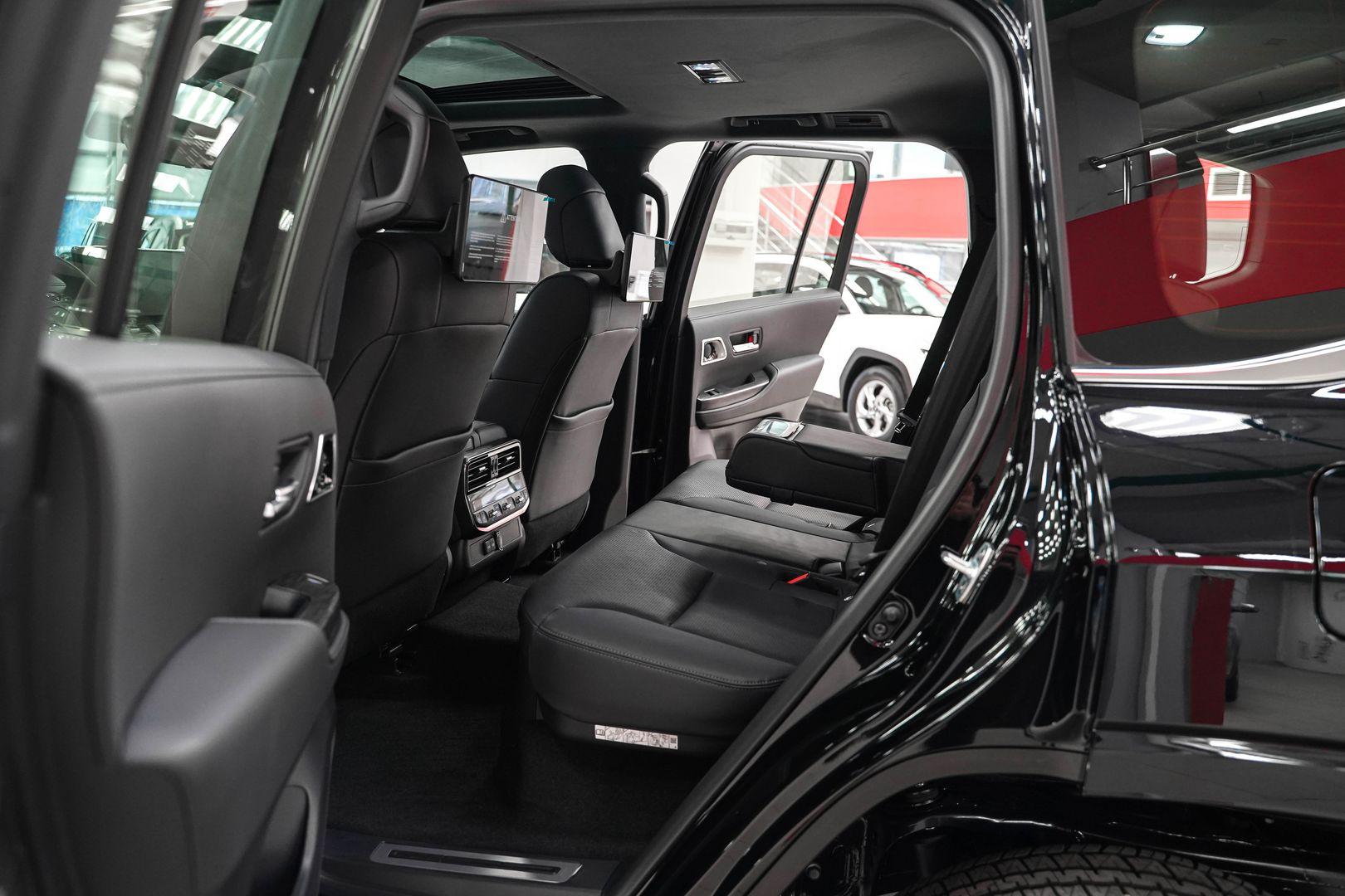 Toyota Land Cruiser 2024, черный, ДЦ Орехово