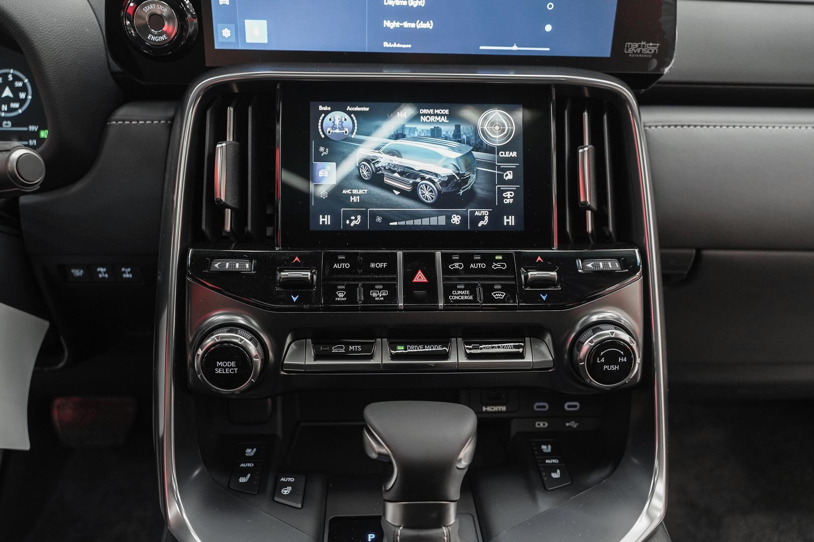 Lexus LX 2025, черный, ДЦ Орехово