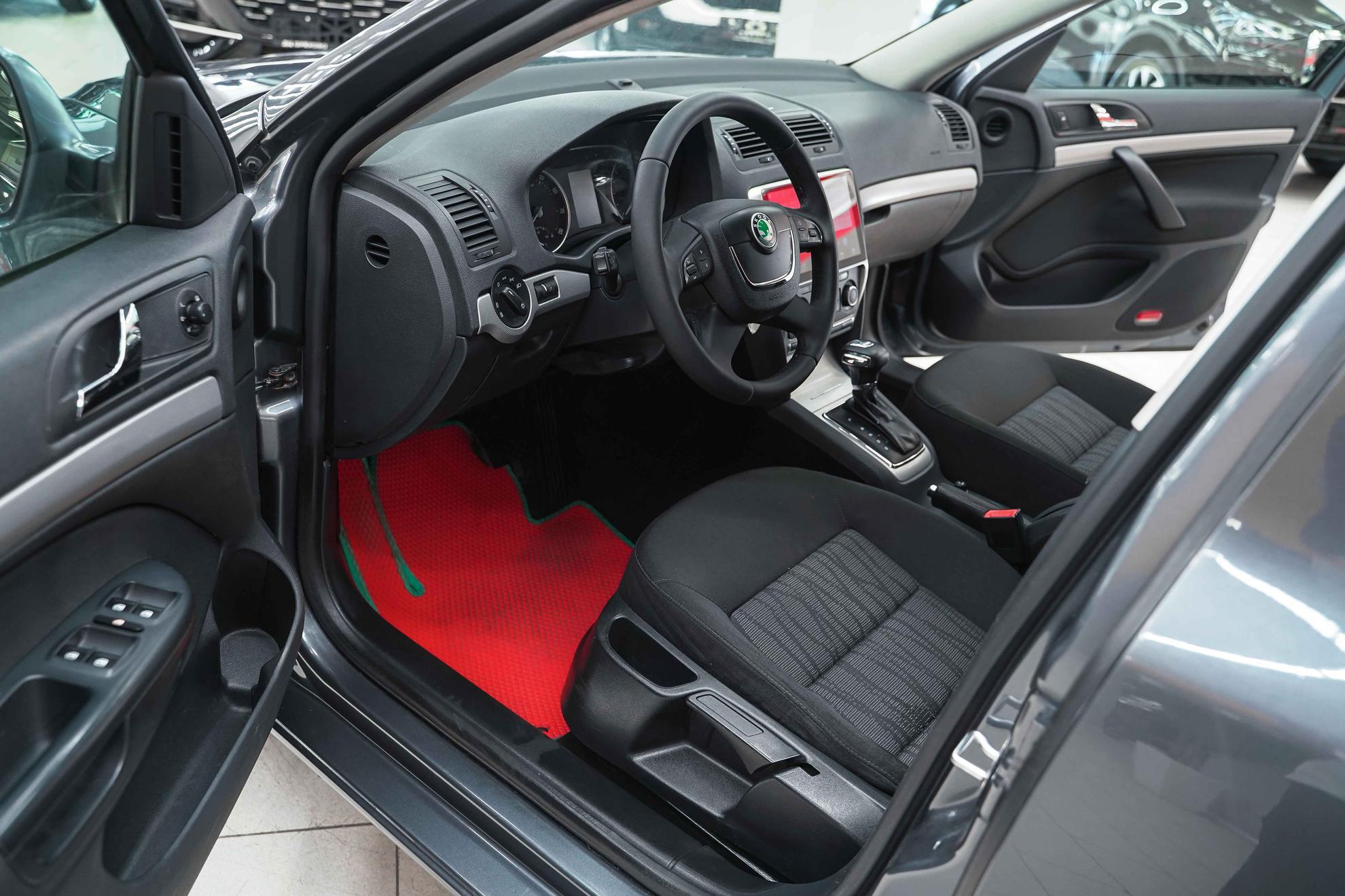 Skoda Octavia 2011, серый, ДЦ Орехово