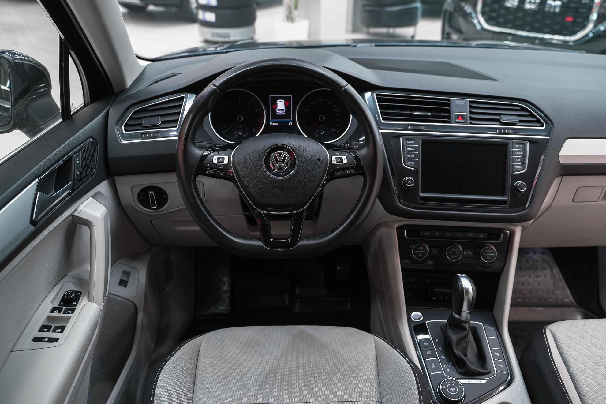 Volkswagen Tiguan 2017, синий, ДЦ Орехово