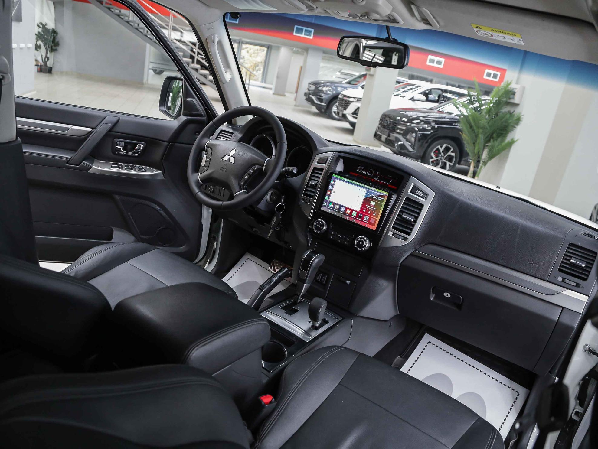 Mitsubishi Pajero 2018, белый, ДЦ Орехово