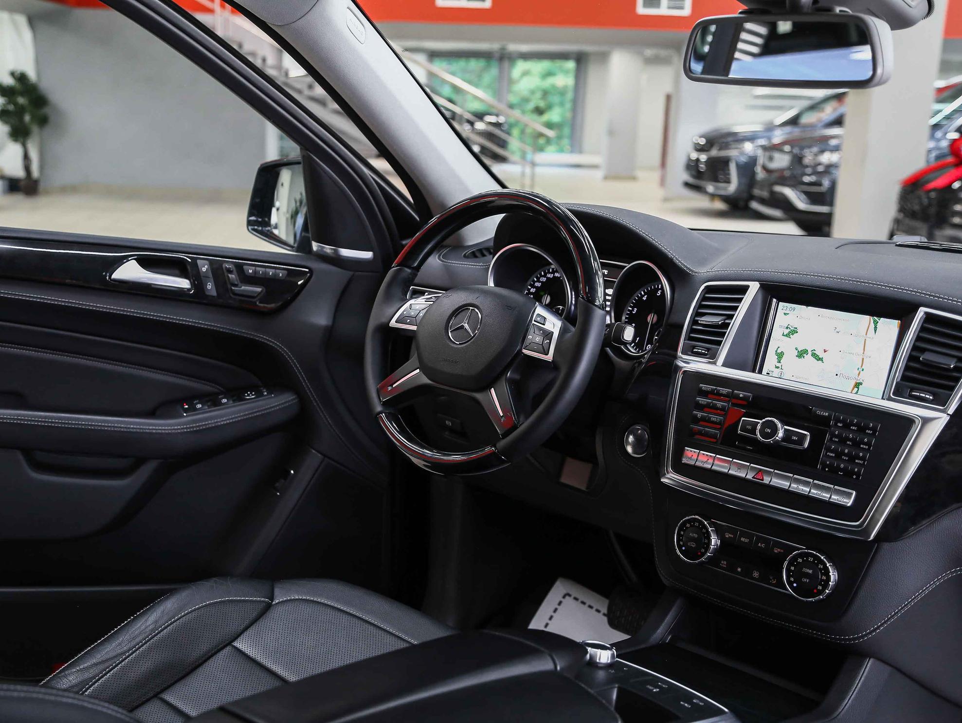 Mercedes-Benz M-Класс 2014, черный, ДЦ Орехово