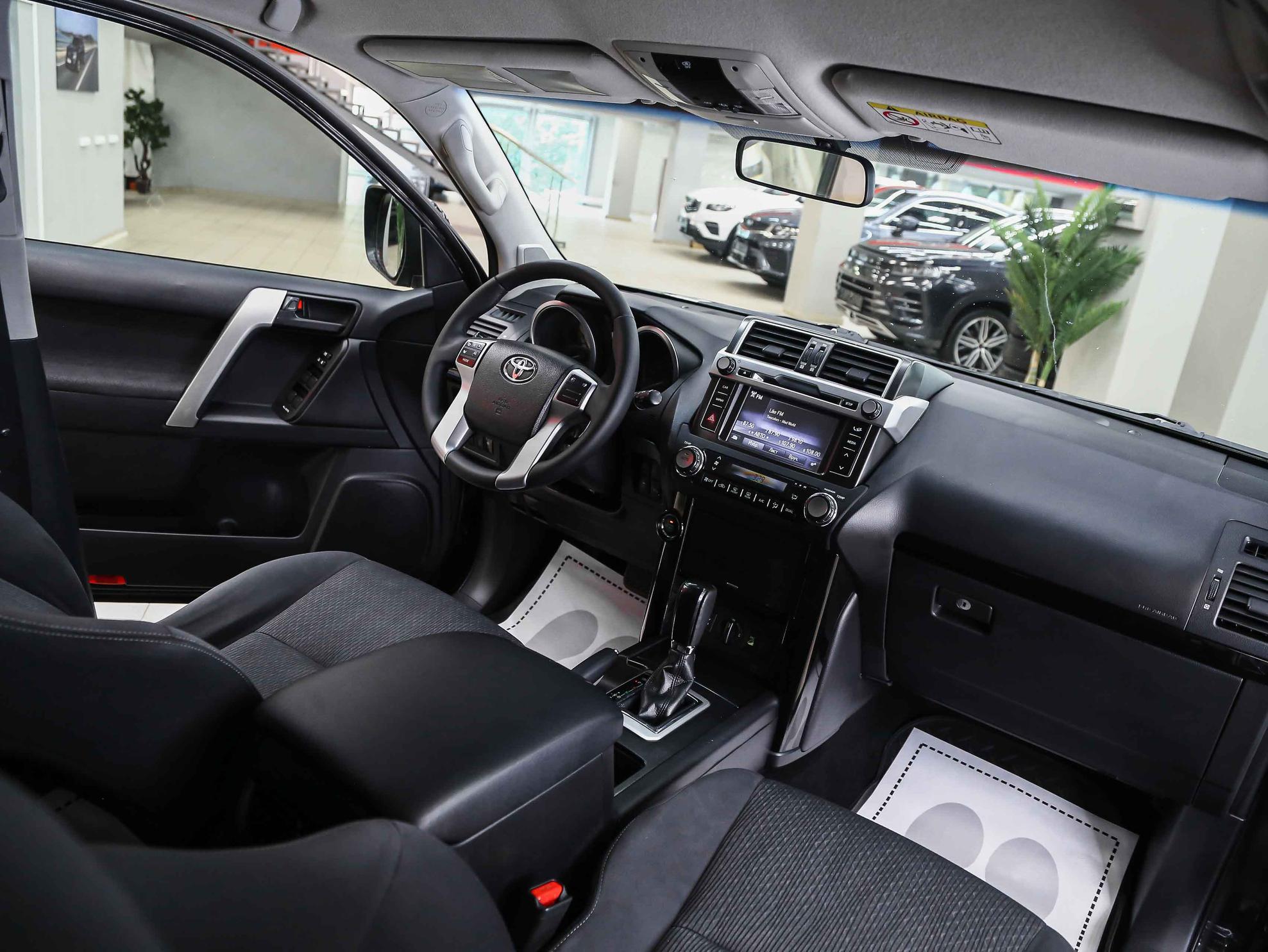 Toyota Land Cruiser Prado 2014, черный, ДЦ Орехово