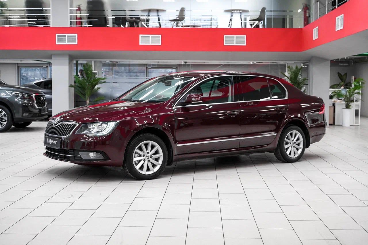 Skoda Superb 2014, пурпурный, ДЦ Орехово