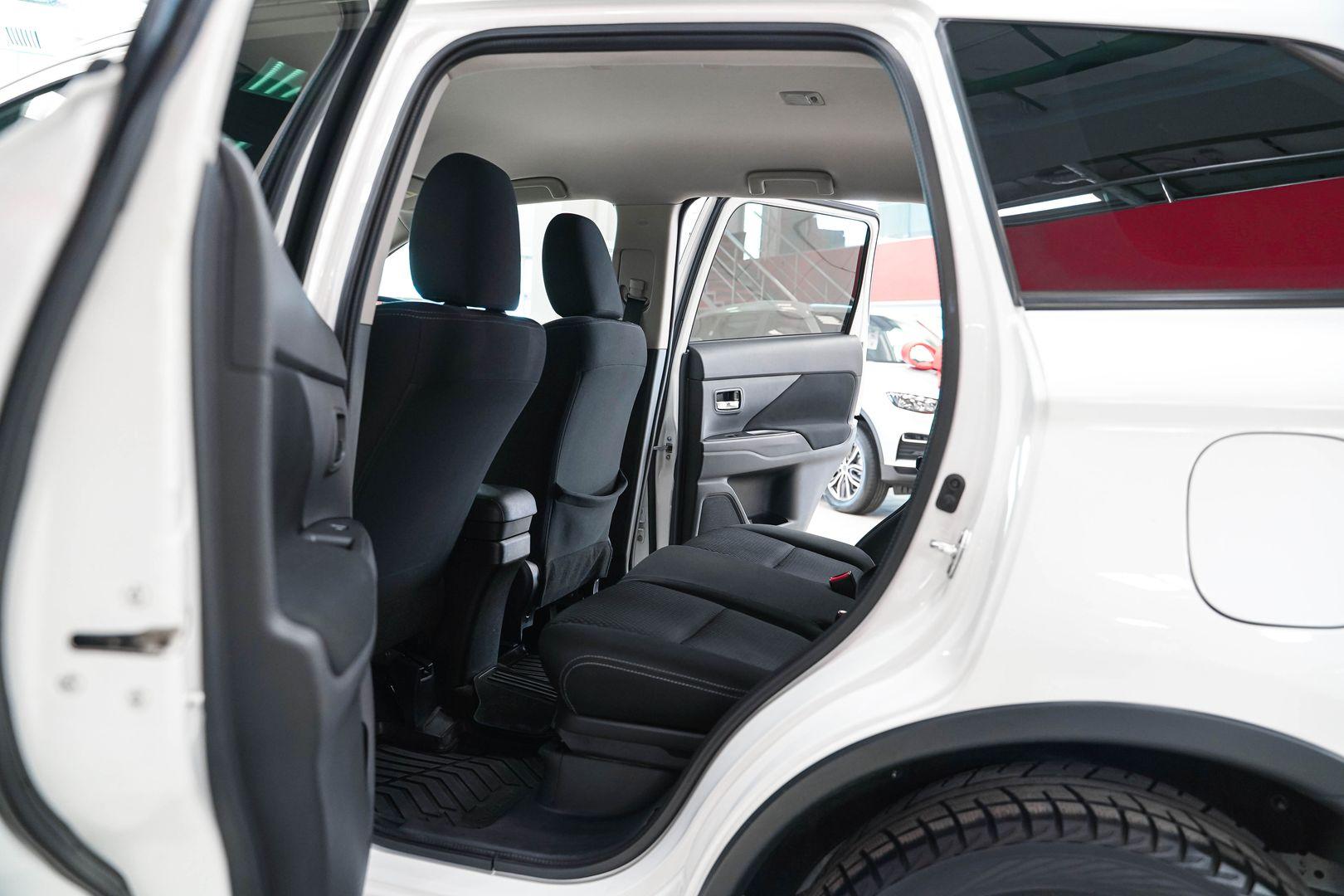 Mitsubishi Outlander 2016, белый, ДЦ Орехово