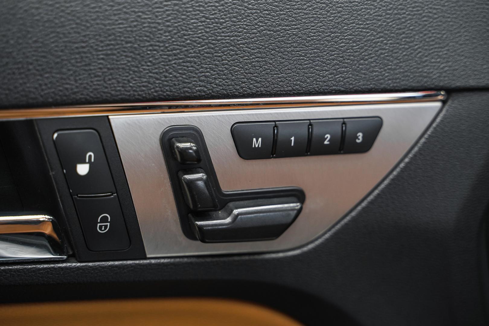 Mercedes-Benz E-Класс 2012, голубой, ДЦ Орехово