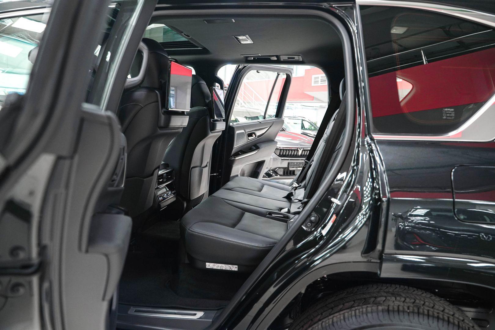 Lexus LX 2024, черный, ДЦ Орехово