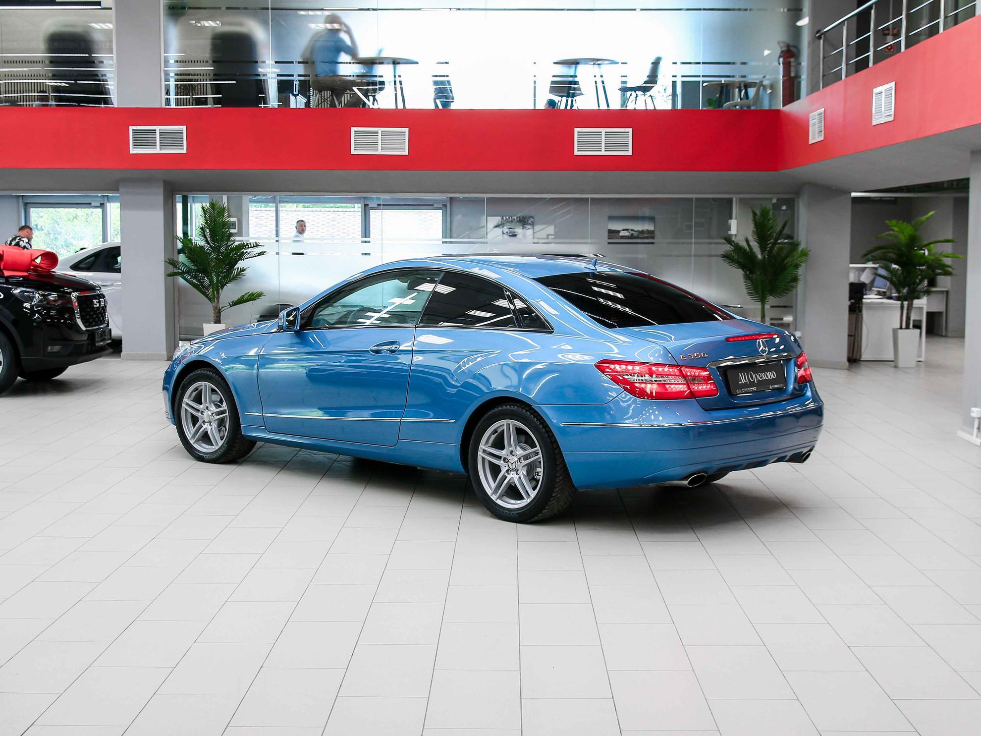 Mercedes-Benz E-Класс 2011, голубой, ДЦ Орехово