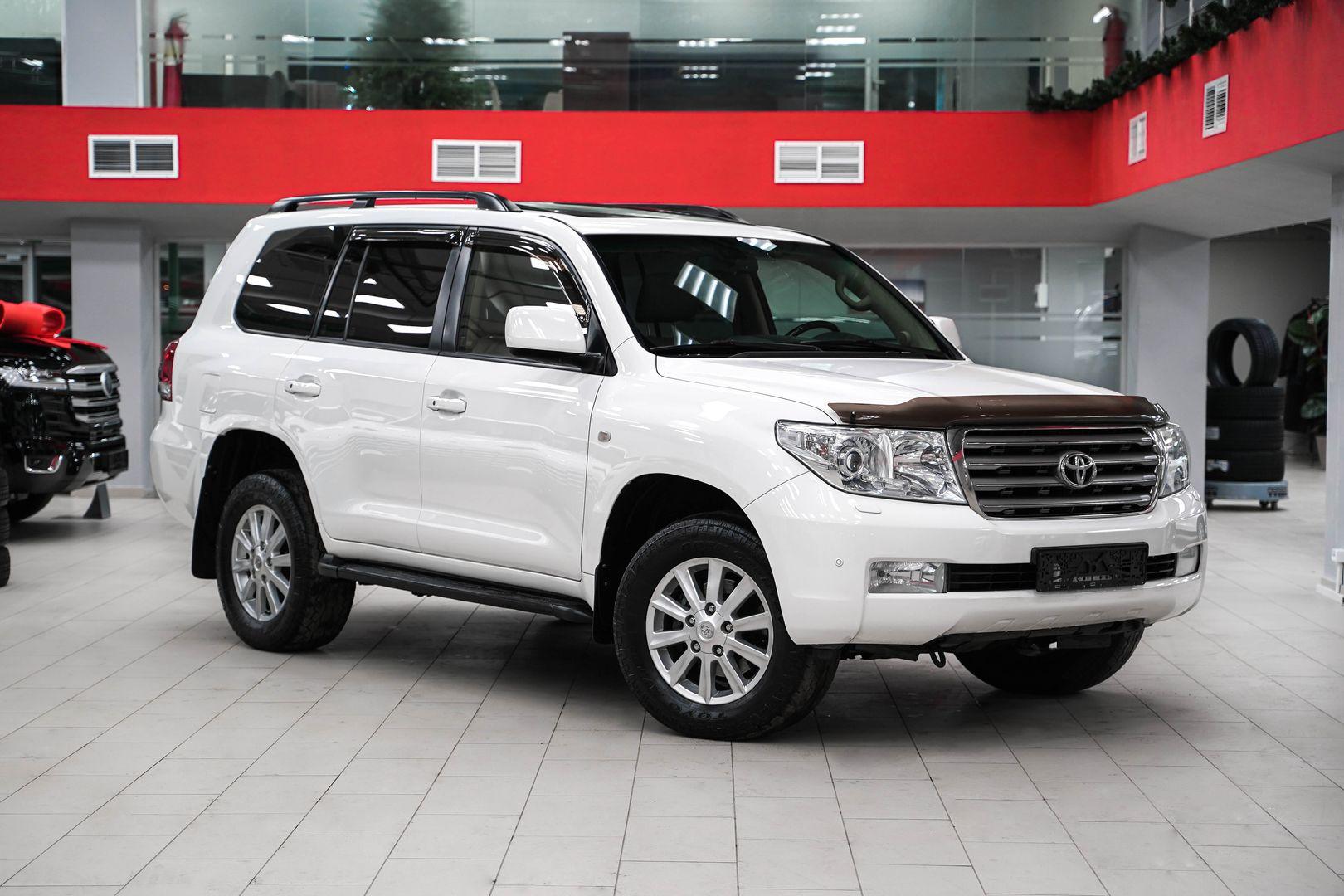 Toyota Land Cruiser 2011, белый, ДЦ Орехово