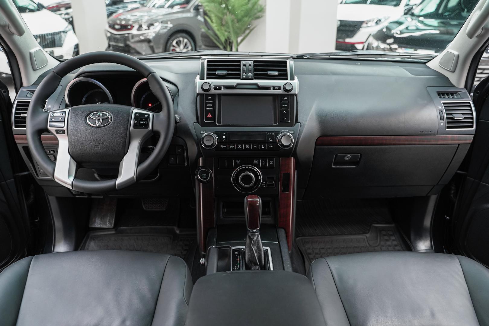 Toyota Land Cruiser Prado 2014, черный, ДЦ Орехово