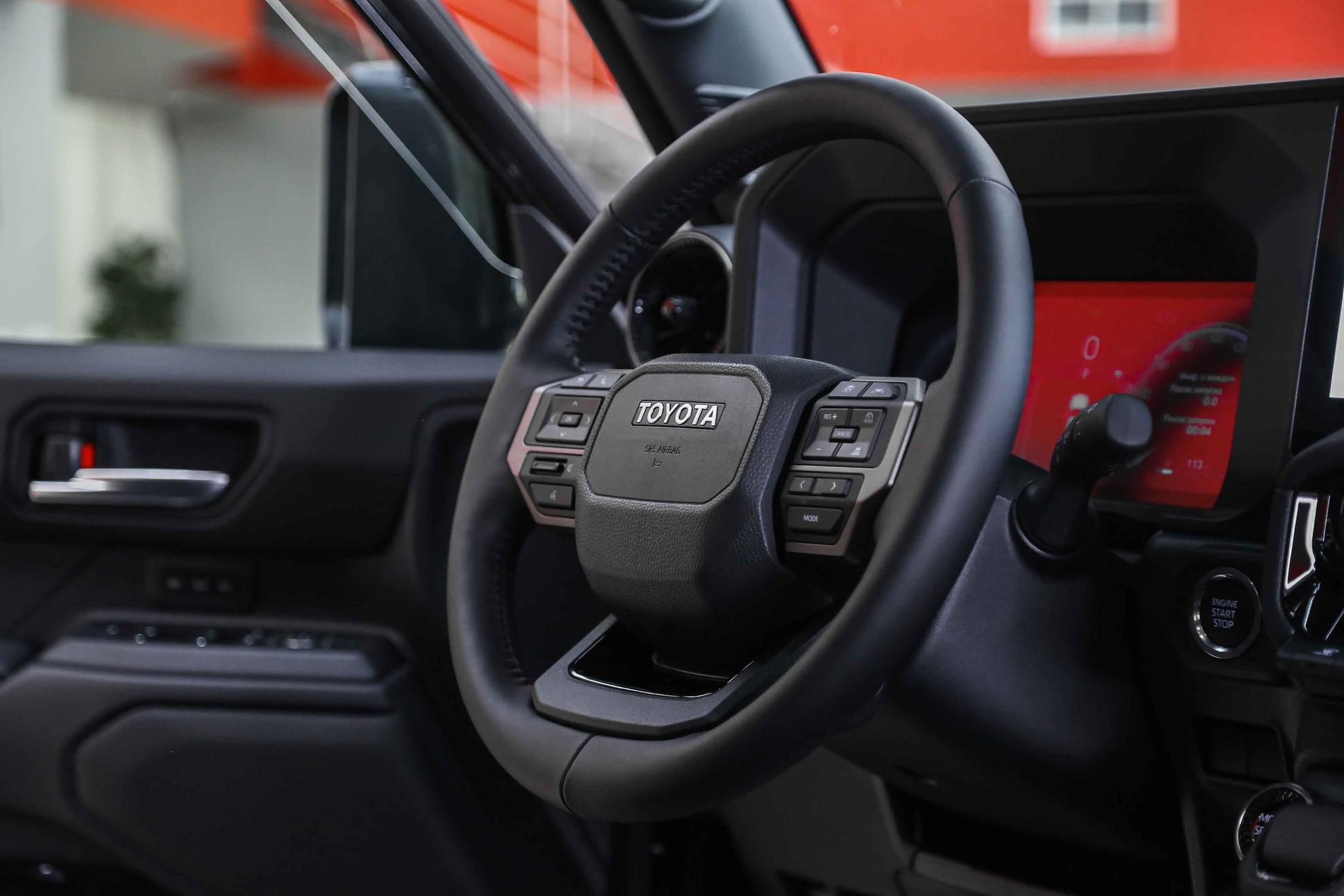 Toyota Land Cruiser Prado 2026, черный, ДЦ Орехово