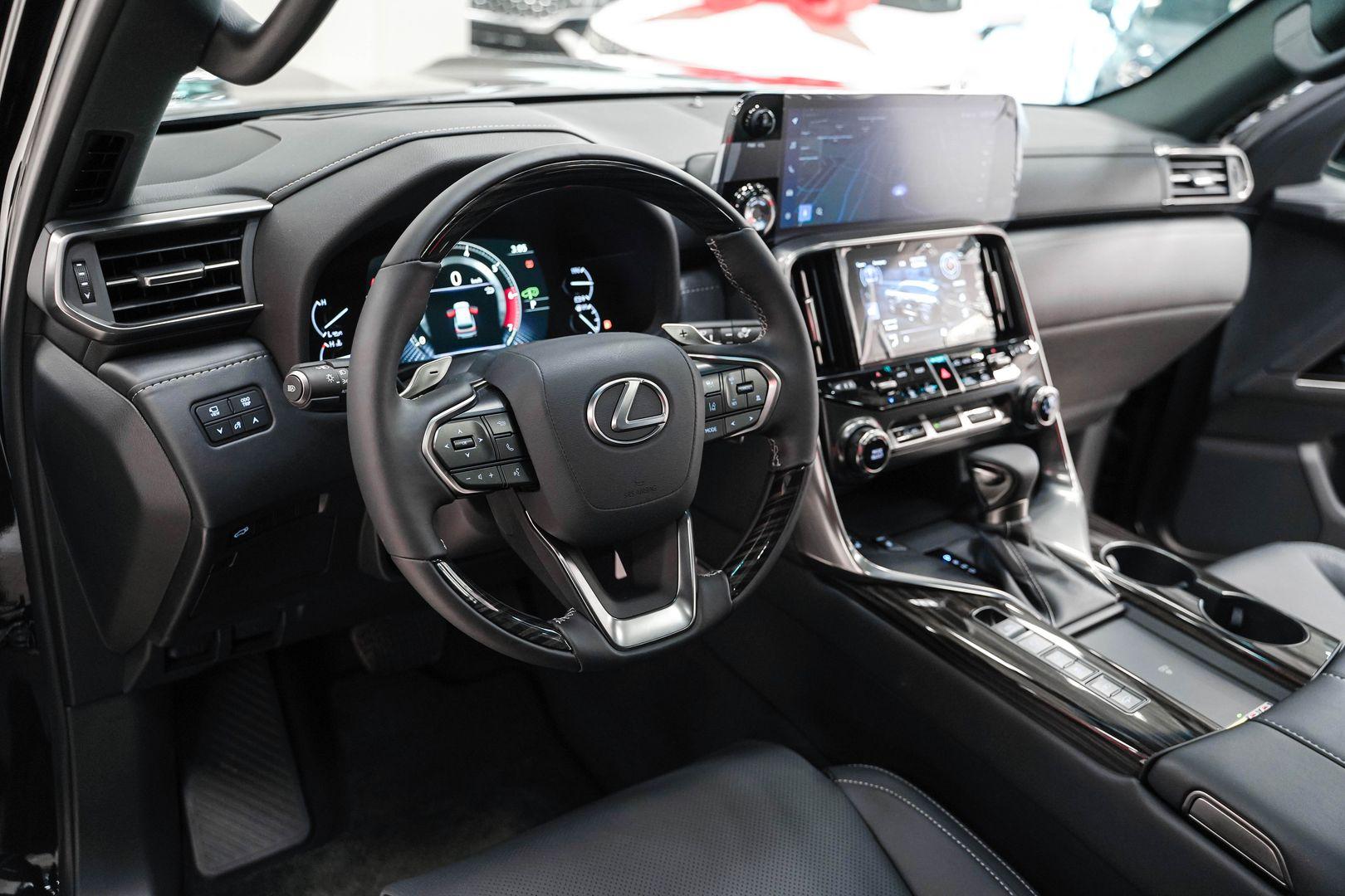 Lexus LX 2024, черный, ДЦ Орехово