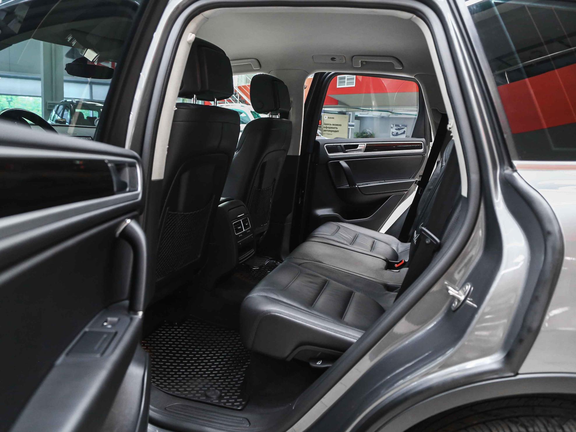 Volkswagen Touareg 2017, серый, ДЦ Орехово