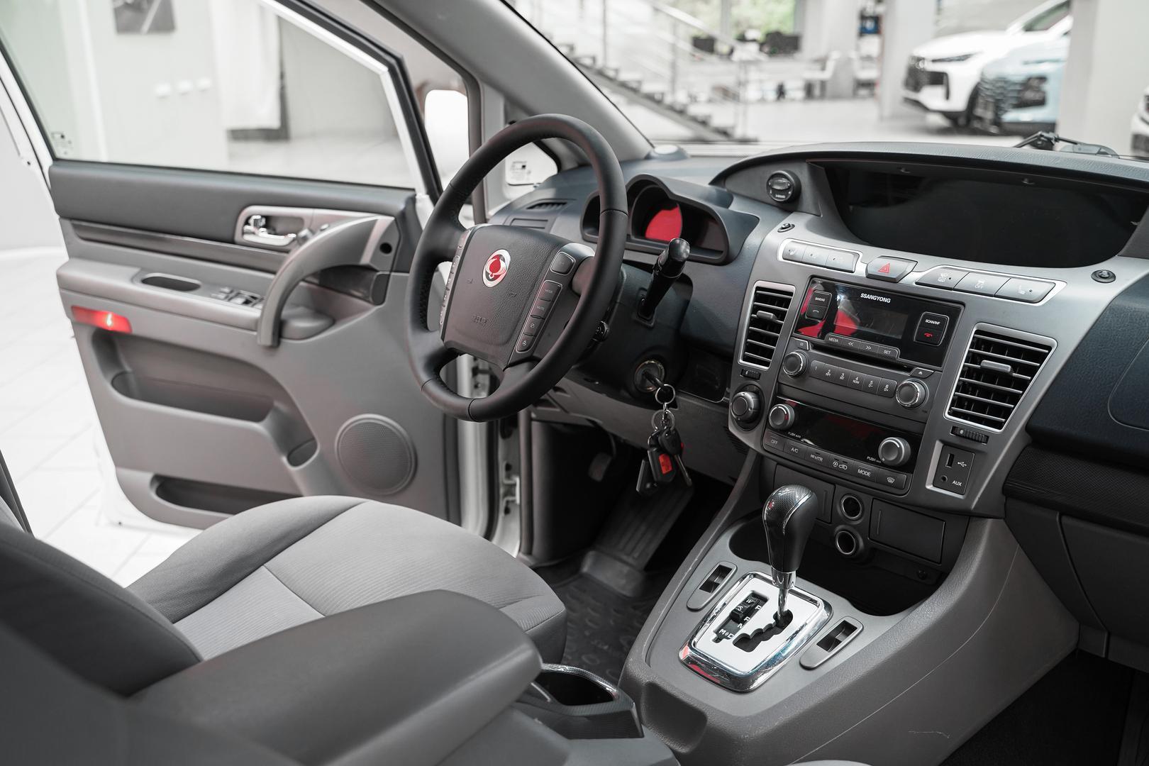 SsangYong Stavic 2014, белый, ДЦ Орехово