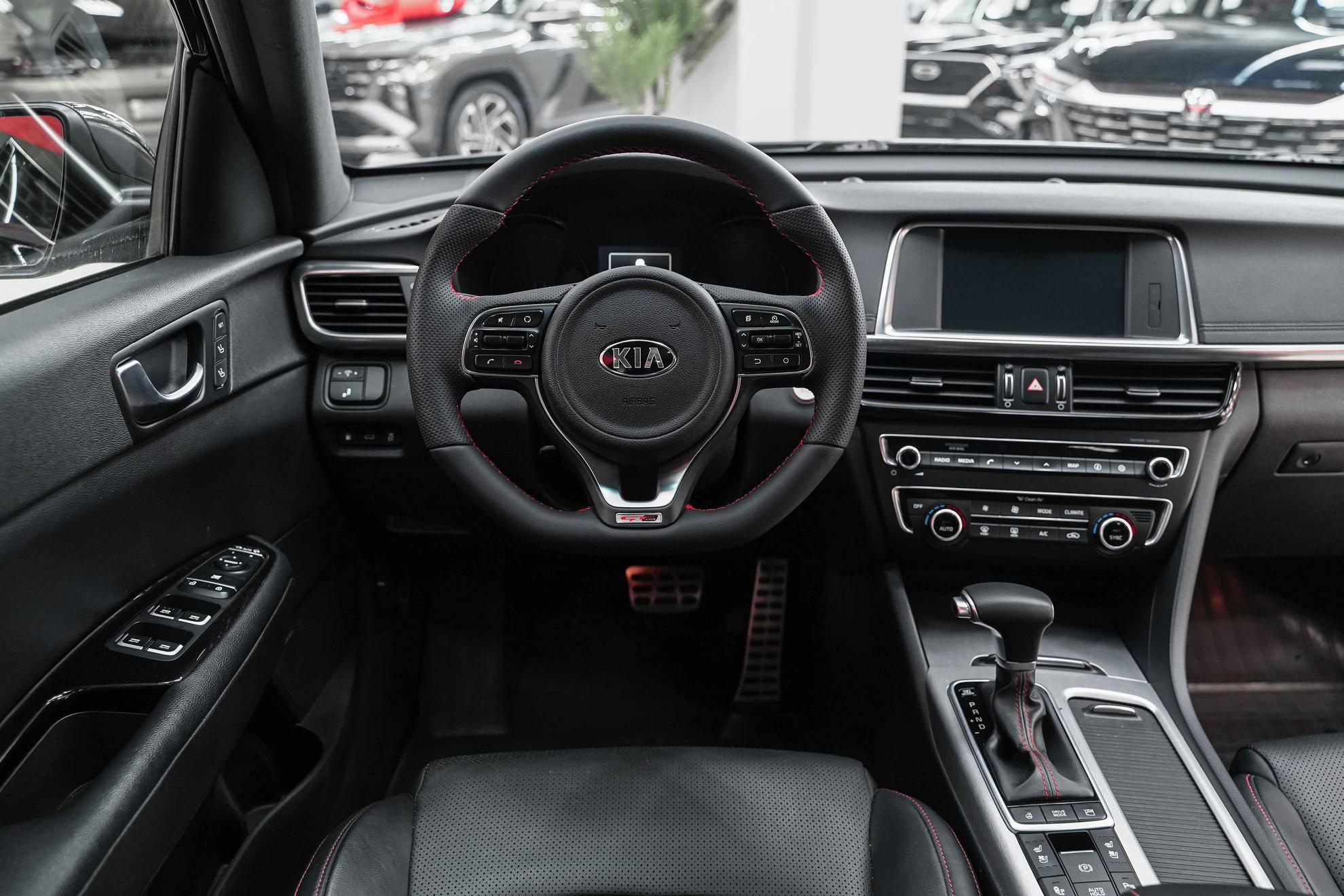 Kia Optima 2016, черный, ДЦ Орехово