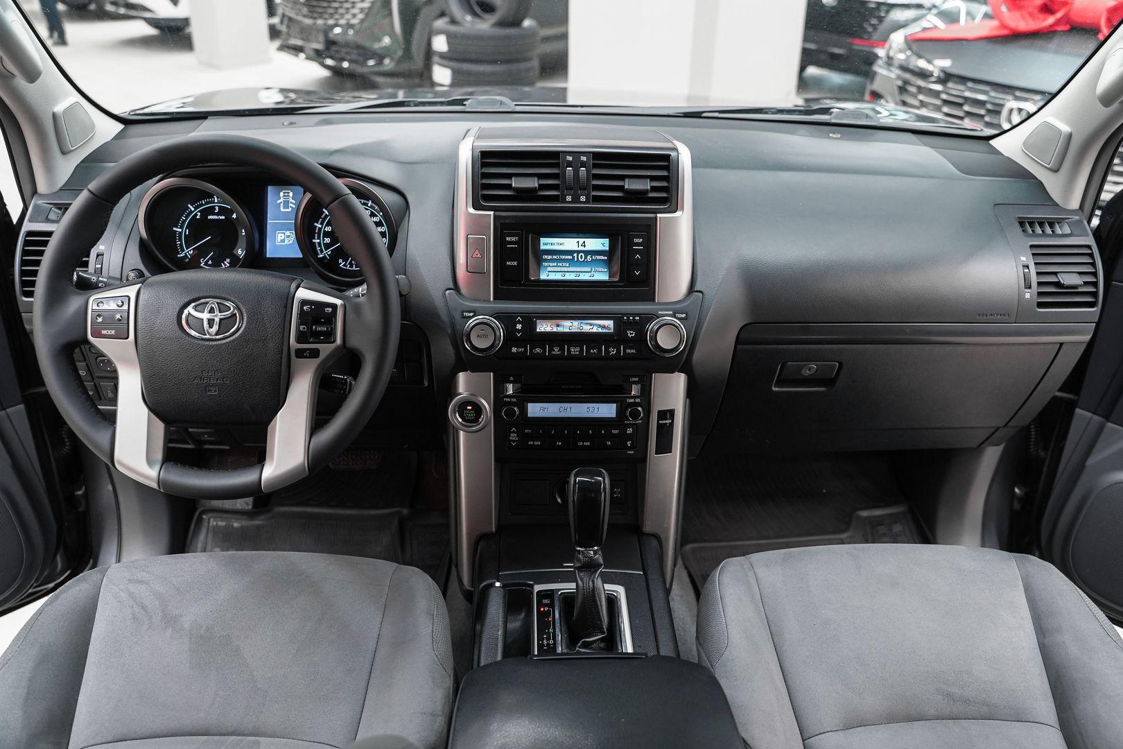 Toyota Land Cruiser Prado 2011, серый, ДЦ Орехово