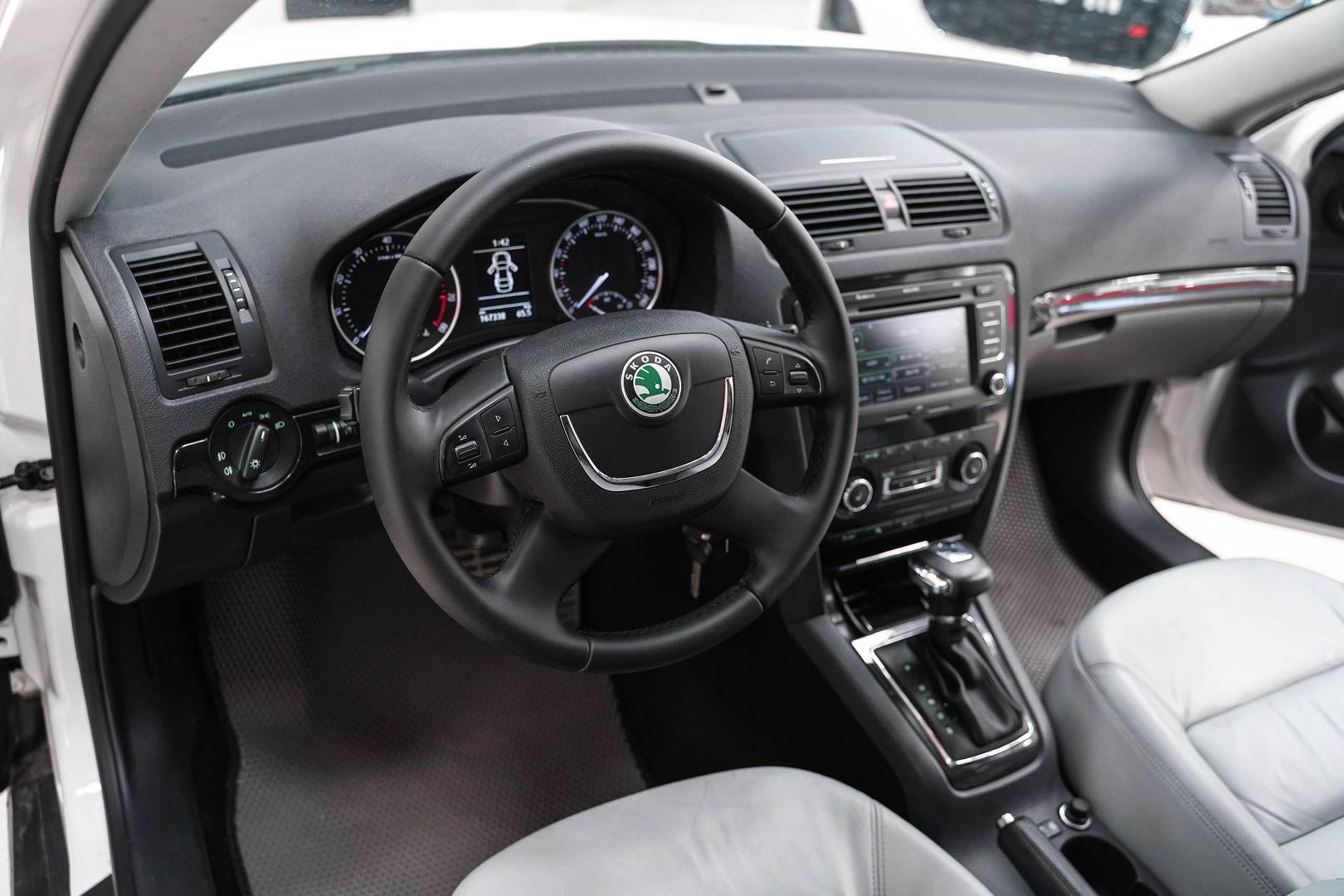 Skoda Octavia 2012, белый, ДЦ Орехово