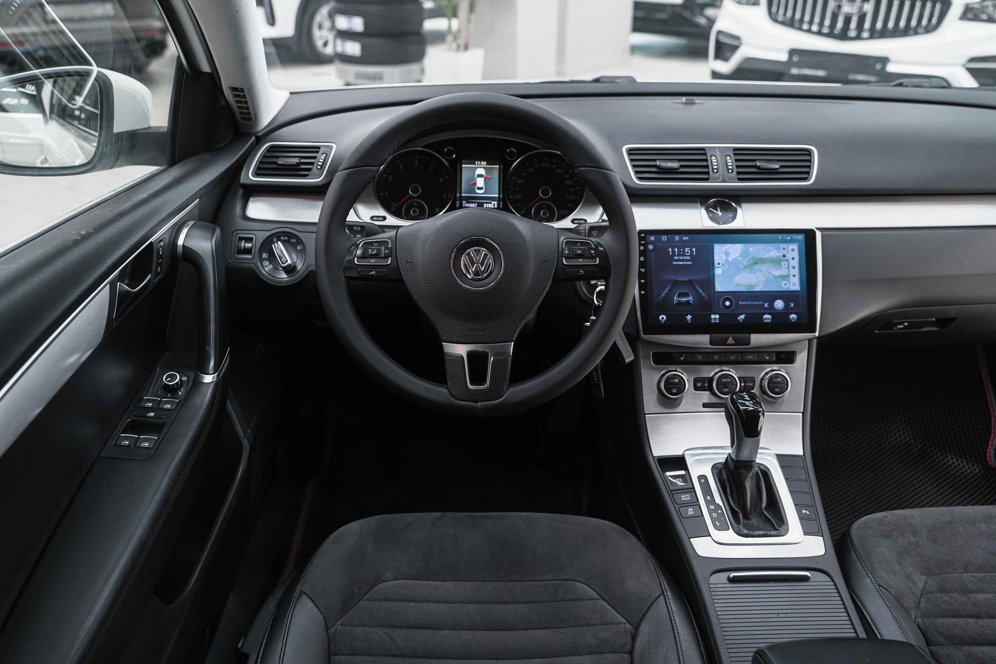 Volkswagen Passat 2012, белый, ДЦ Орехово