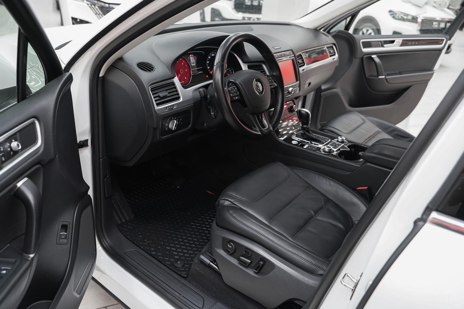 Volkswagen Touareg 2014, белый, ДЦ Орехово