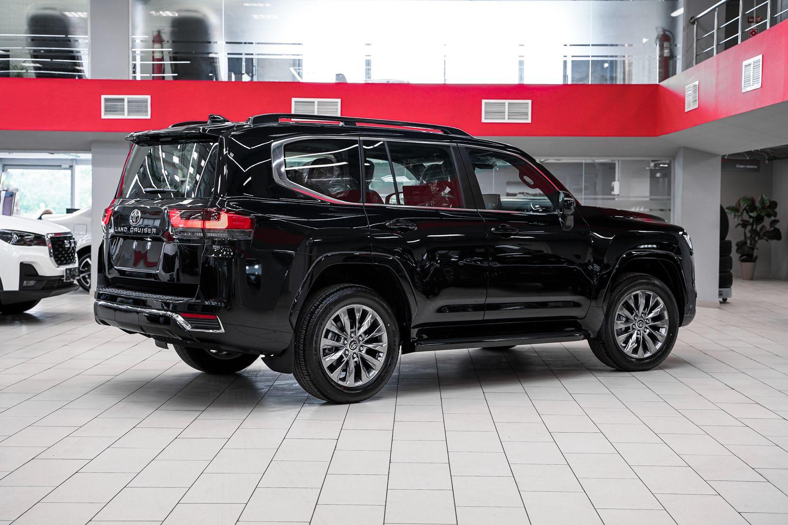 Toyota Land Cruiser 2024, черный, ДЦ Орехово