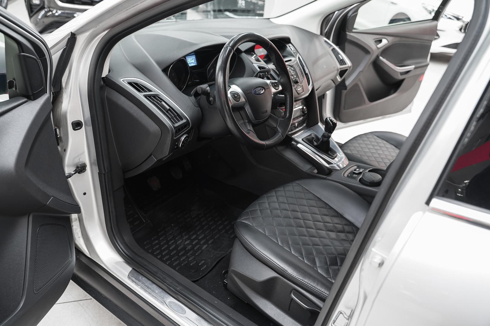 Ford Focus 2012, серый, ДЦ Орехово