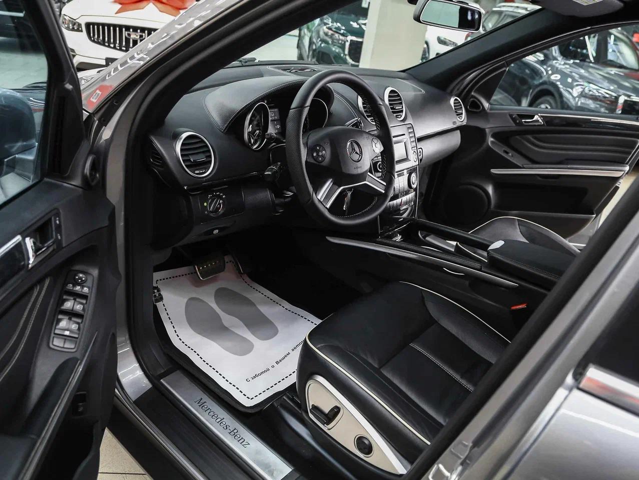 Mercedes-Benz M-Класс 2010, серый, ДЦ Орехово