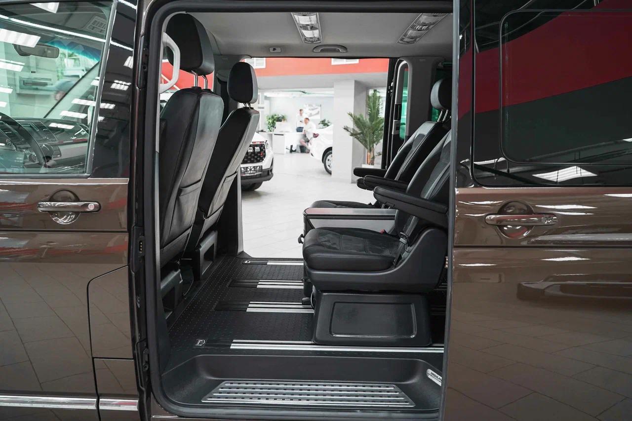 Volkswagen Multivan 2017, коричневый, ДЦ Орехово