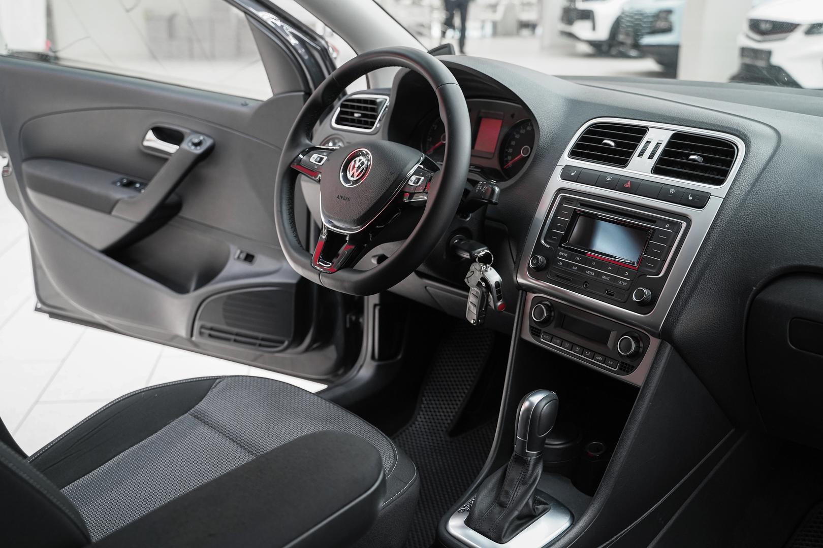 Volkswagen Polo 2016, черный, ДЦ Орехово