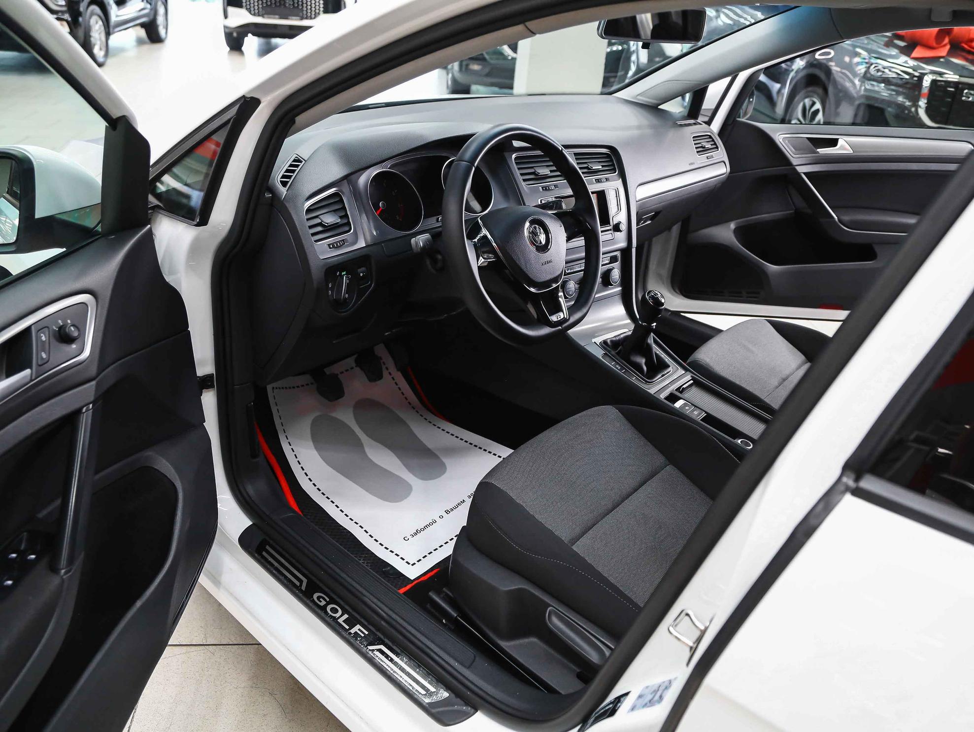 Volkswagen Golf 2014, белый, ДЦ Орехово