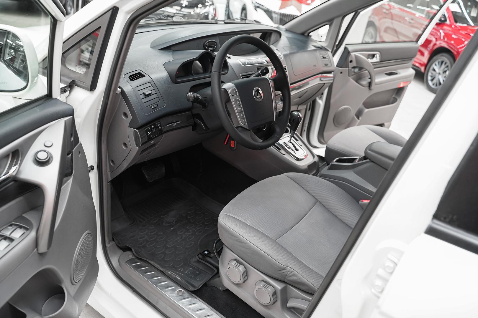 SsangYong Stavic 2014, белый, ДЦ Орехово