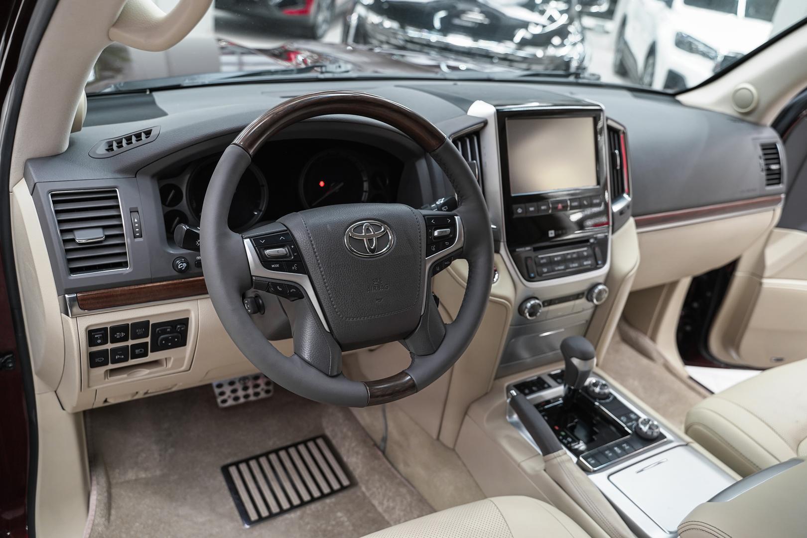 Toyota Land Cruiser 2015, коричневый, ДЦ Орехово