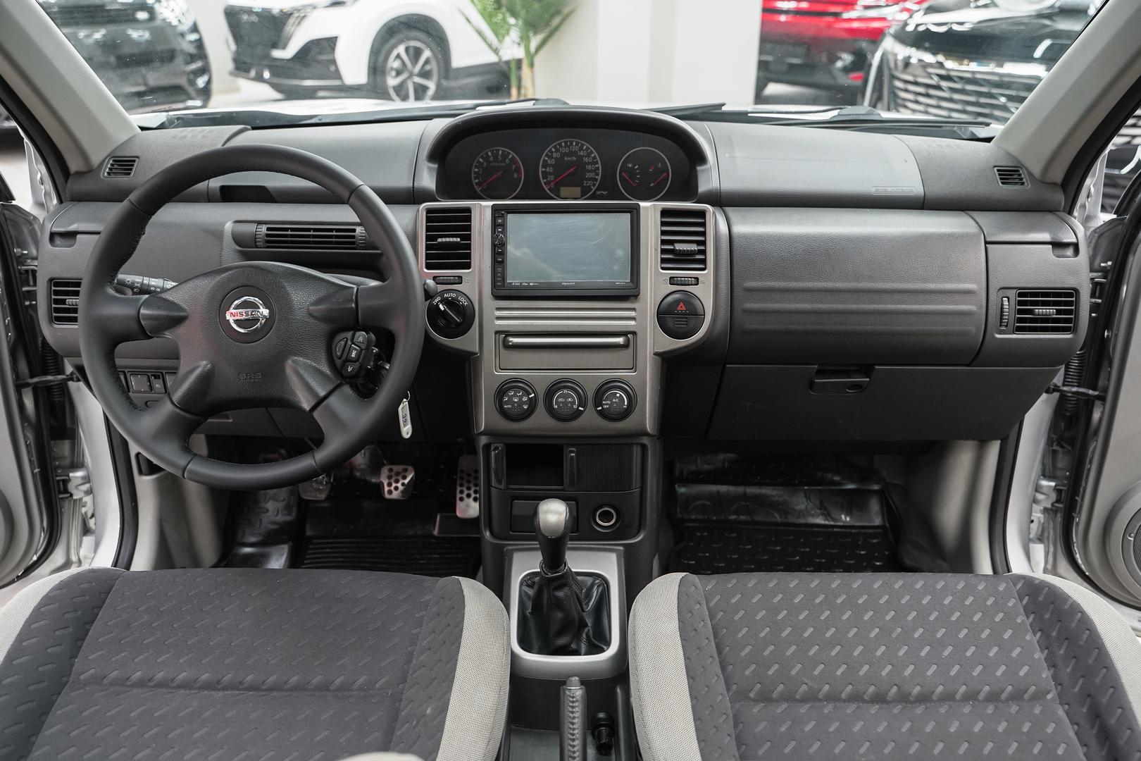 Nissan X-Trail 2004, серебряный, ДЦ Орехово