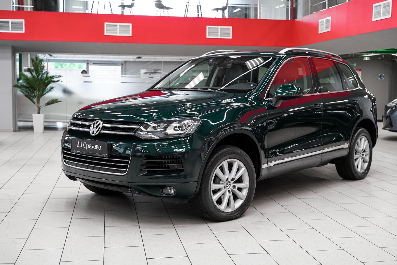 Volkswagen Touareg 2011, зеленый, ДЦ Орехово
