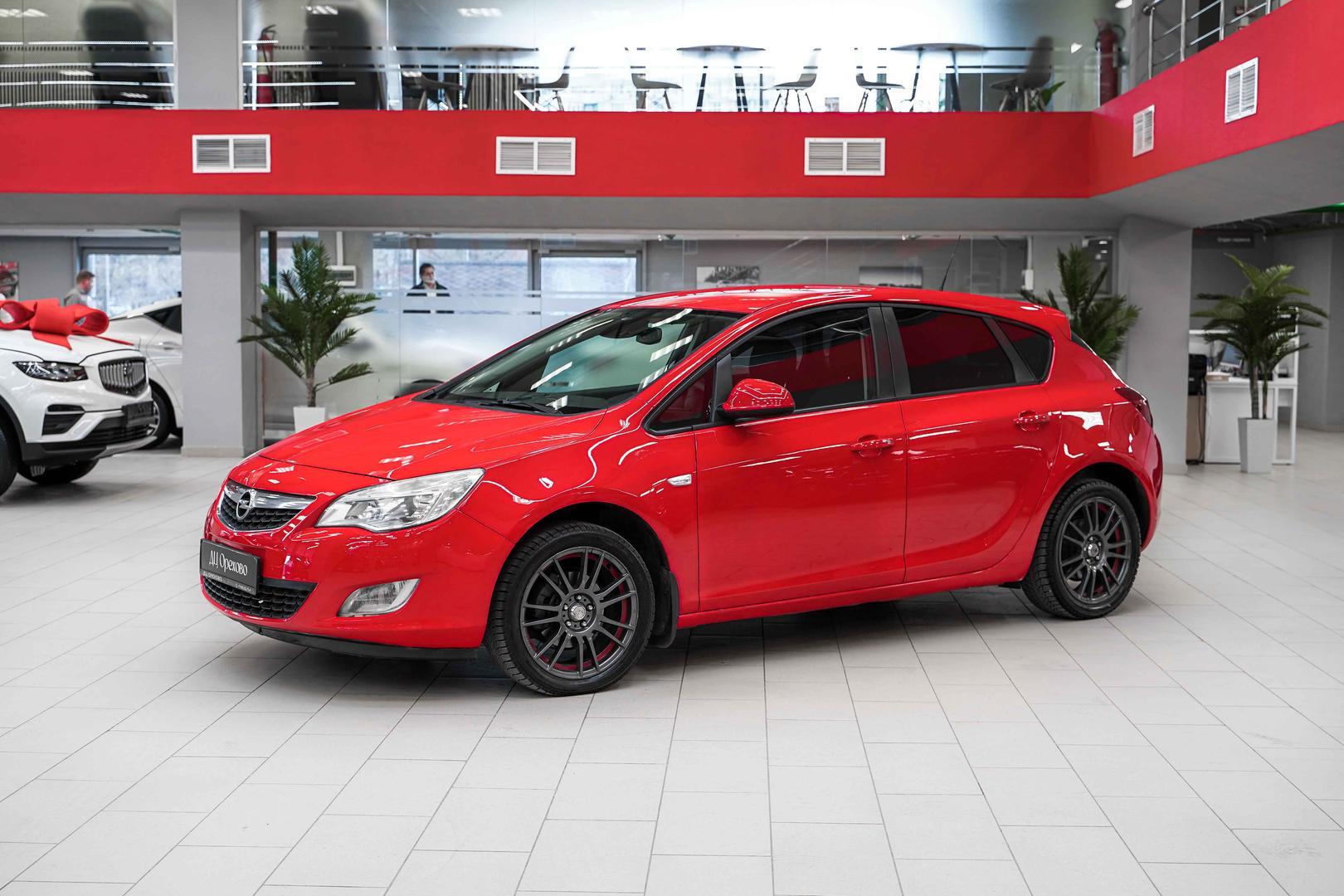 Opel Astra 2012, красный, ДЦ Орехово